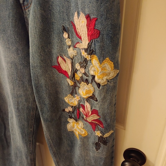 Paper Heart High Waist Jeans - Picture 3 of 8